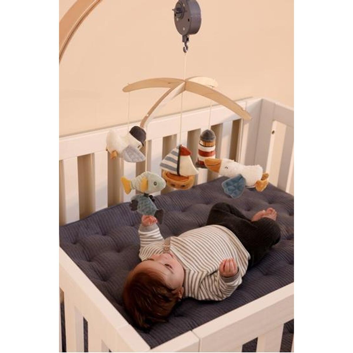 Mobile-Musicale-Mer Un excellent moyen de stimuler les sens de votre bébé, de l'apaiser et de l'aider à s'endormir.