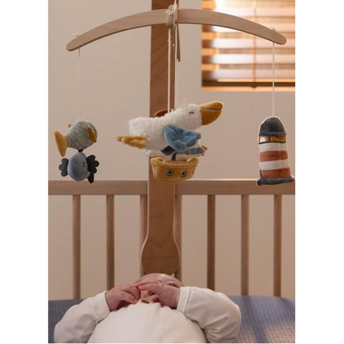 Mobile-Musicale-Mer Composition : Cadre - bois ; Jouets - polyester ; Boîte à musique - plastique