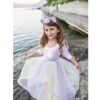 La robe licorne est un véritable enchantement pour les petites filles qui rêvent de devenir des créatures magiques